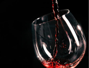 Per il mercato dei vini pregiati un 2025 in chiaroscuro (con qualche eccezione)