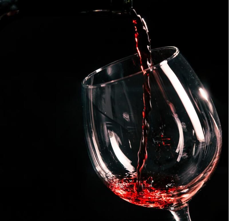 Per il mercato dei vini pregiati un 2025 in chiaroscuro (con qualche eccezione)